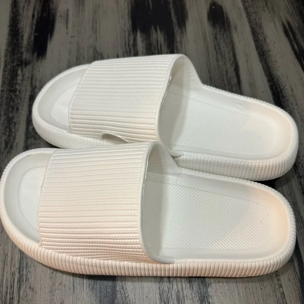 The Original Cloudies Women’s Size 9.5-10    Viral Tik Tok Comfort Slides - Picture 9 of 10